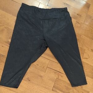 Ava & Viv Black Cropped Leggings